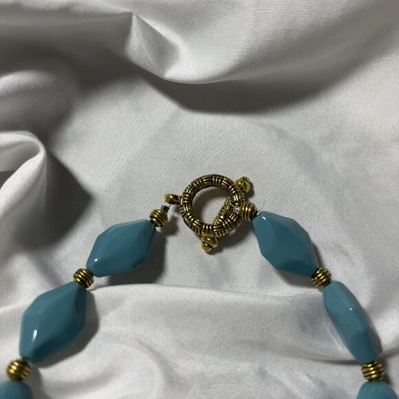 Discount Shipping on Necklace & Earring Set - Picture 3 of 4